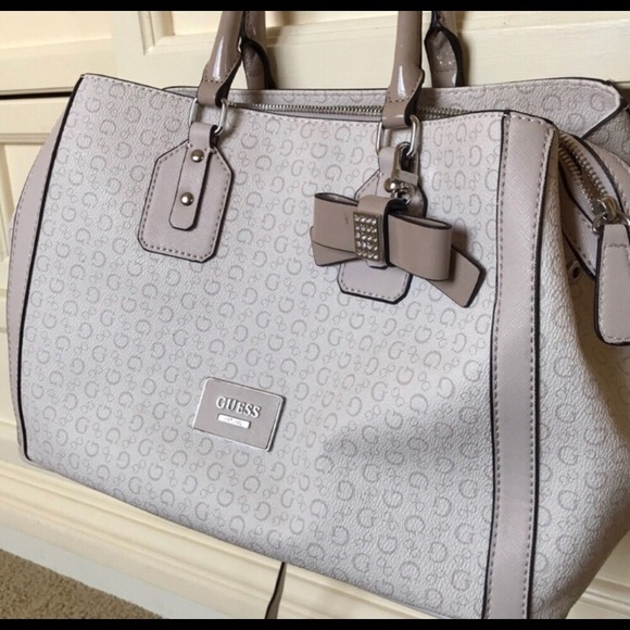 2 Guess purses, 1 awesome price! ✨ - Picture 2 of 8